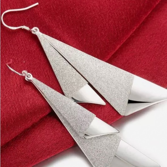 Elegant Frost: Geometric Drop Fashion Earrings in Frosted Silver - Picture 3 of 13
